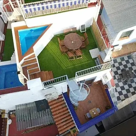 Casa con piscina junto catedral de sevilla-3